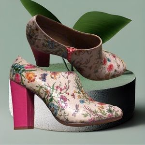 🐊 Croc Embossed Leather Booties 🐊